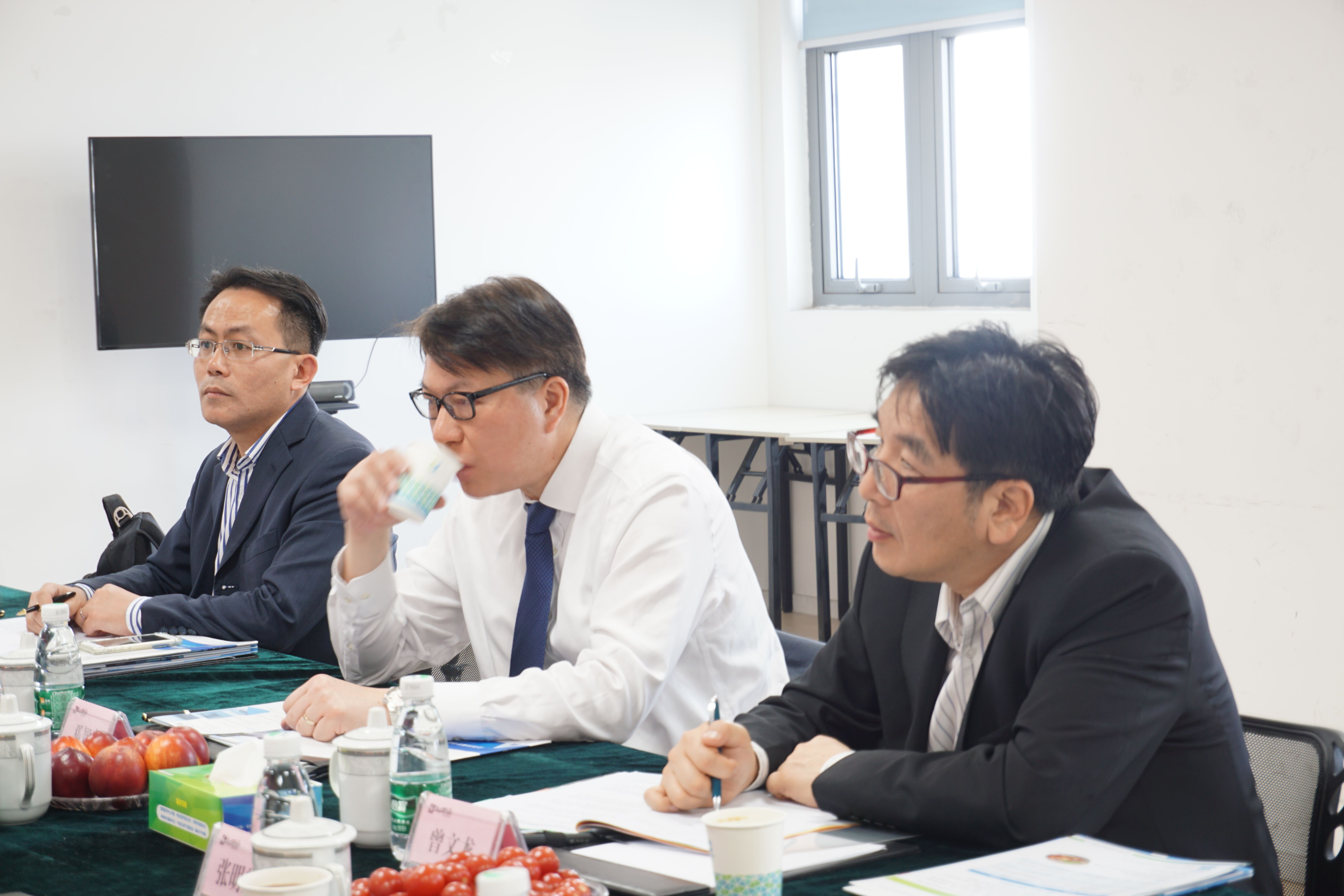 5. Leaders of InvestHK at the meeting.JPG